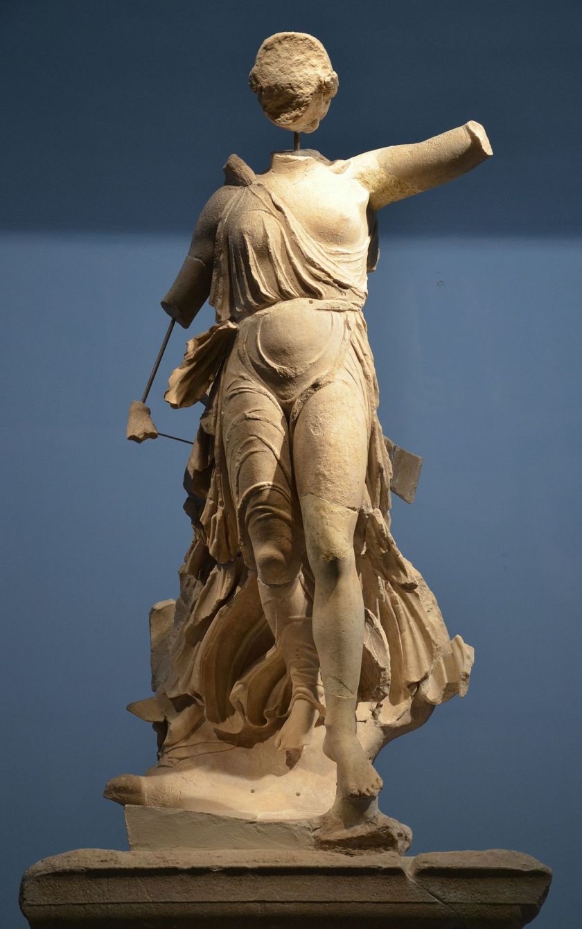 Nike_of_Paionios,_Olympia_Archaeological_Museum_(16309967616).jpg